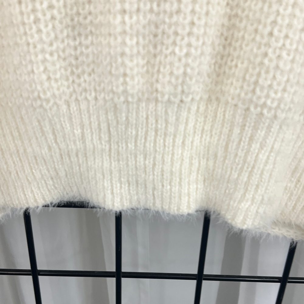 NWT No Boundaries Cream V-Neck Sweater with Pearl Accents - Picture 10 of 10